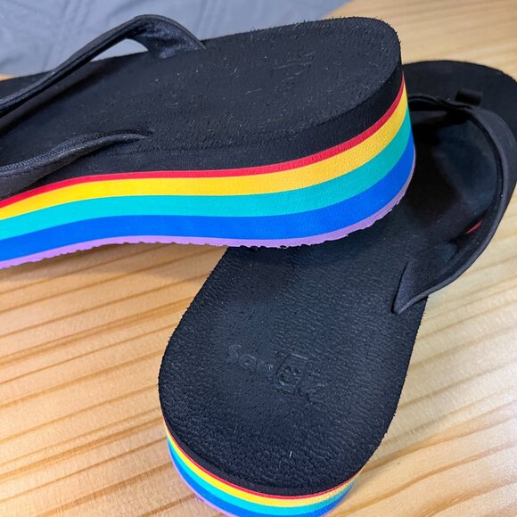 SANUK Stacker Black Rainbow Platform Flip Flops - Women's size 8 - Picture 2 of 7